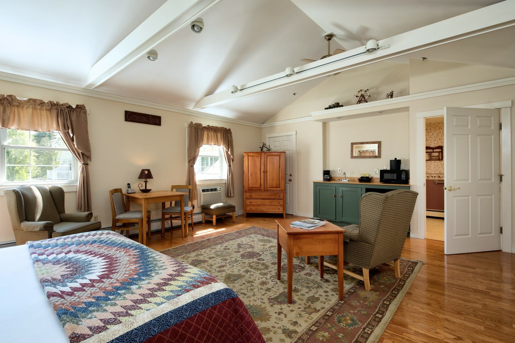 large suite for group accommodations in camden maine
