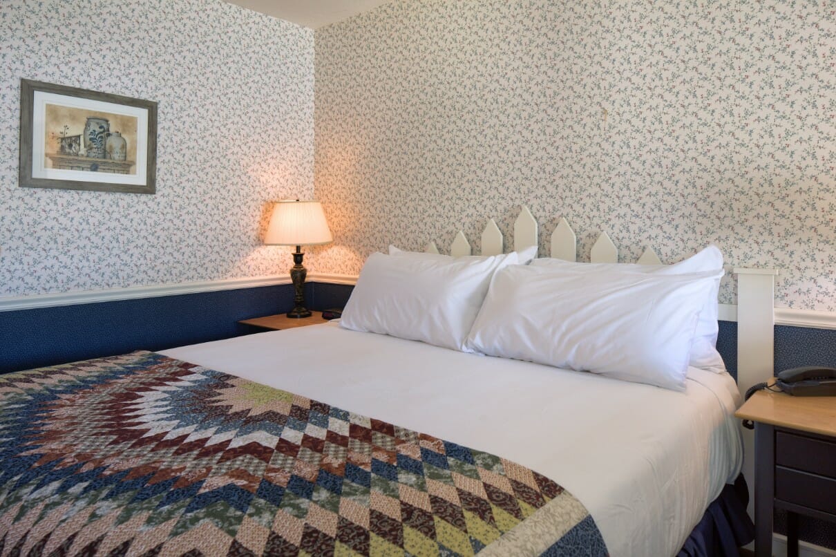 best hotel accommodations near Camden Hills State Park