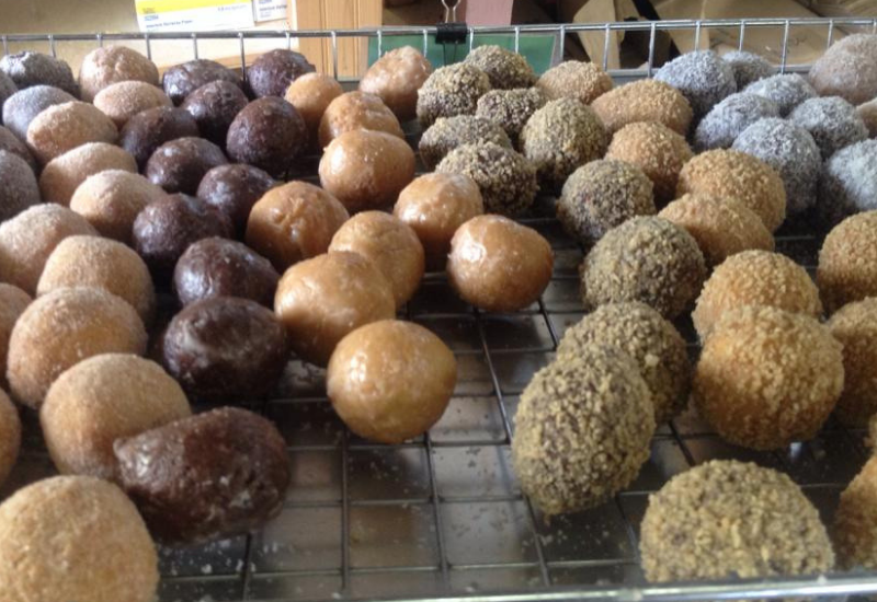 best restaurants rockport maine - willow bake shoppe donut holes